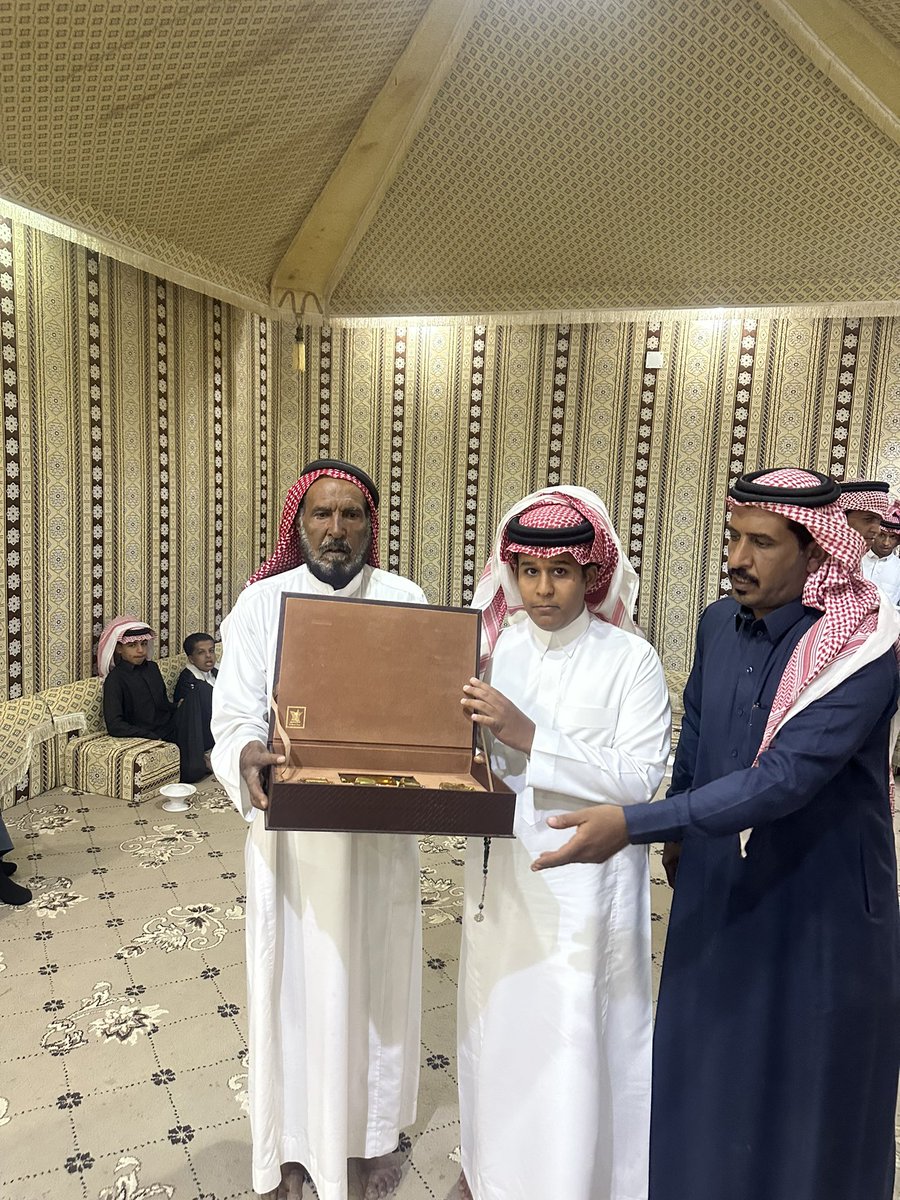 #حفظة_كتاب_الله
#الشمالين
#الضميربة

تكريم الابن عبدالاله بن صالح صنت الشميلاني من قبل الاخ بدر بن مرزوق وابناءه 
بمناسبة حفظه كتاب الله جعله الله  شاهد له