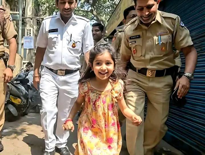 सोचो जरा - सुबह आपकी 4 साल की बेटी गोद में हंस रही हो और शाम तक सिर्फ यह खबर मिले कि बच्ची गायब है।

छह महीनों तक एक मां और बाप हर दरवाजे पर बस यही पूछते रहे कि उनकी बिटिया कहां है। उम्मीद टूटती रही लेकिन खोज नहीं रुकी।

इसी दौरान एक और लड़ाई चल रही थी चुपचाप और लगातार मुंबई