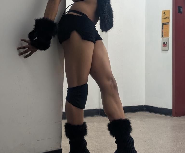 Dainty: POINT YOUR F***ING FEET