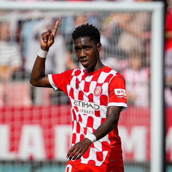 És el pitjor jugador de la història del club, és molt, molt dolent, tant de bo no el torni mai més a veure vestit amb la samarreta del Girona FC