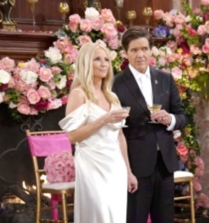 gossipsoaps's tweet image. The bride&apos;s look says: « I&apos;m Mrs. Romalotti, bitch!&quot;  😂 She&apos;s such a queen. ❤️ I love Cricket&apos;s glow-up. #yr