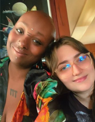 creatingaRIOT's tweet image. I feel like we look a like. Do yall see it?? lol