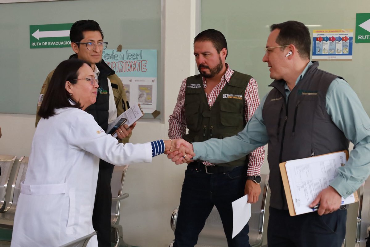 gdw97's tweet photo. Supervisión en el Centro de Salud #IMSSBienestar de San Francisco Cuautlalpan.

El Dr. Natán Enríquez Ríos, Coordinador Estatal del @IBEdomex con el equipo regional y los titulares de departamento, supervisó las áreas, habló directamente con los pacientes y personal médico . https://t.co/HE2E6VBYvt