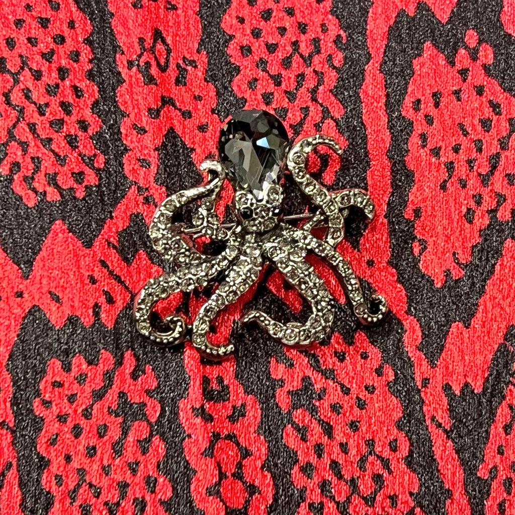 ソウゲンで御座る♡
某のお気に入りの、ブローチで御座る♡　可愛いで御座ろう？
うん、超カワ♡