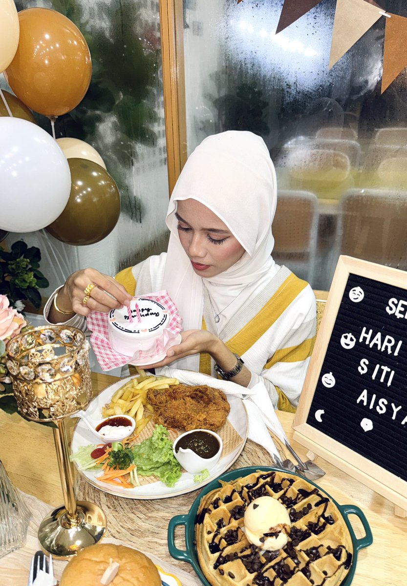 wh0c4h's tweet photo. 23/11 : blessed to see another year 🤍 https://t.co/uZNy9CIjO2