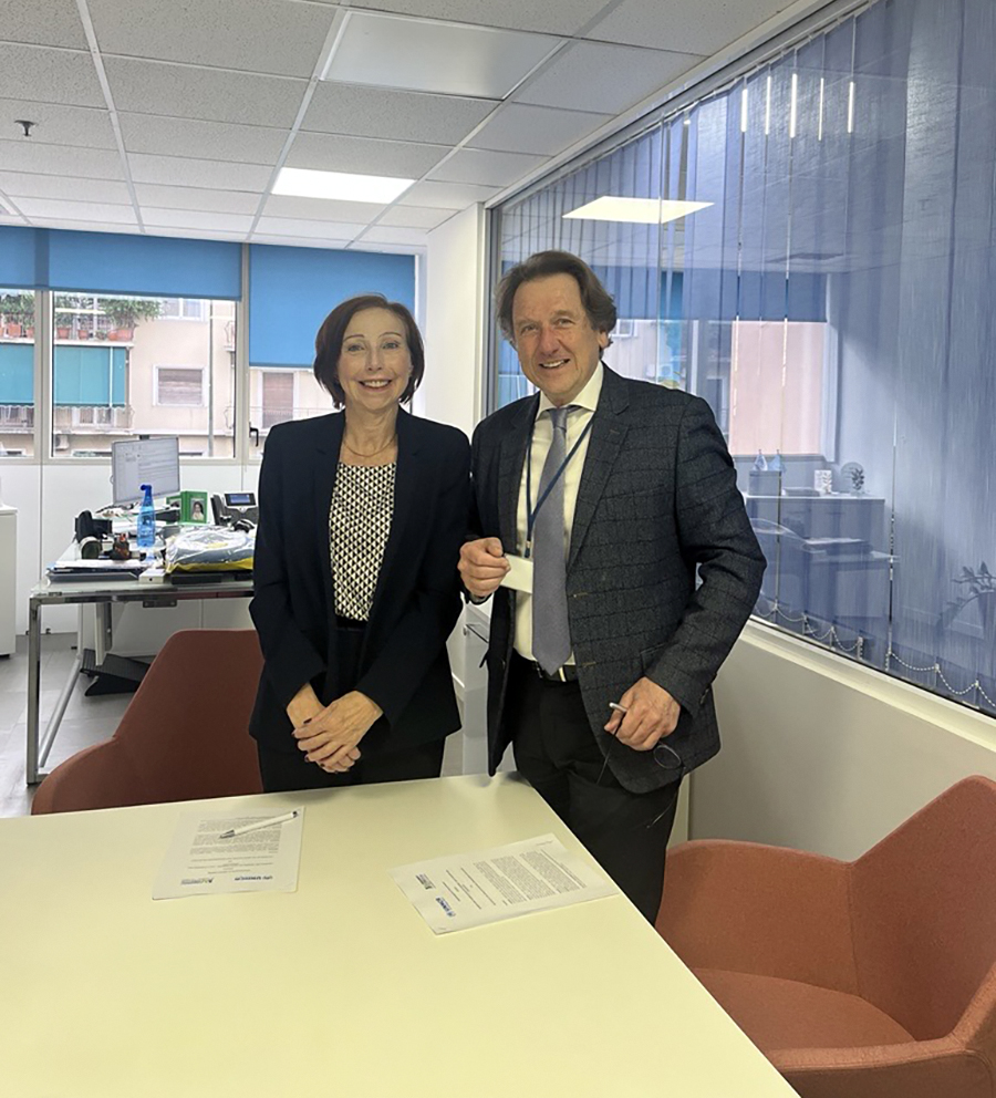 UNHCRGreece's tweet photo. UNHCR Greece and Management Force Group join forces through a Memorandum of Cooperation to empower refugees and asylum-seekers through free occupational health &amp; safety trainings.

Thank you Management Force Group for opening doors to employment &amp; integration. #HopeAwayFromHome https://t.co/tQWKr5rDTj