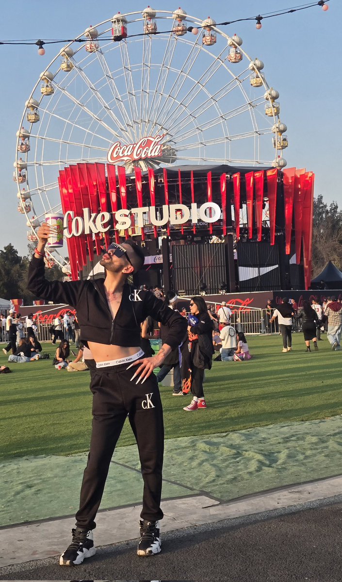 DramaQueenRemix's tweet image. Se dio todo en el día 1 del #CocaColaXFes2025 #CocaColaFlowFest 🖤 y es que aunque ya estemos pa los 40s si viene #Wisin, #NickyJam y #DonOmar EL EVENTO ES PA NOSOTROS Y AQUÍ SEGUIREMOS, los niños de ahora no vivieron la vieja escuela del #Reggaeton! ESA ES NUESTRA! 👊