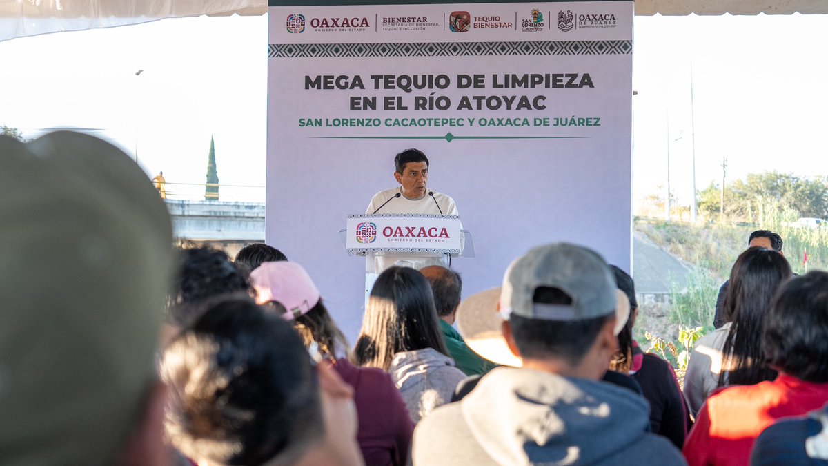 NeftaliLopHer's tweet photo. Esta mañana acompañé al Gobernador, Ing. @salomonj, en el arranque del #MegaTequio de limpieza del río Atoyac en San Lorenzo Cacaotepec. Más de 1,700 voluntarias y voluntarios se sumaron a esta gran jornada por un Oaxaca más limpio y sustentable.
#Tequio
#Oaxaca https://t.co/Ym4CLNiNPc