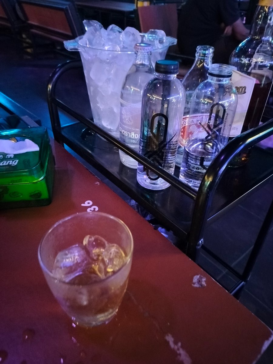 เอาเรื่อง 🍻😊ึ
#กาญจนบุรี #หวานเจี๊ยบ 🤣
#กลิทซี่ข้าวต้มอินดี้ 😘