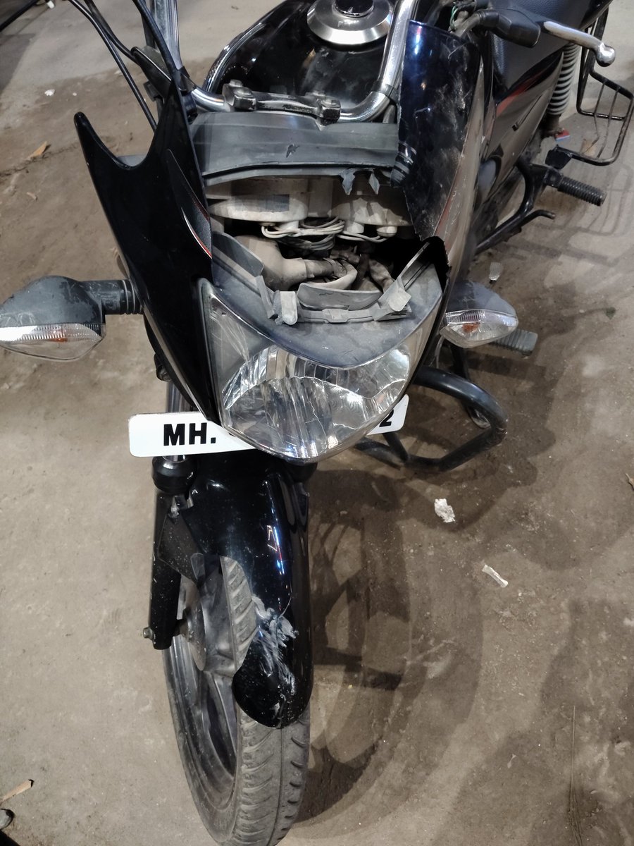 khushalmakhijan's tweet photo. I parked my bike in AECS Layout today where a bunch of other bikes were already parked. Some bastard saw the MH number, messed up my bike, and took off before I got back.Seriously what kind of mentality this is??? @BlrCityPolice @CPBlr @DKShivakumar https://t.co/9Jb3wKzA8o