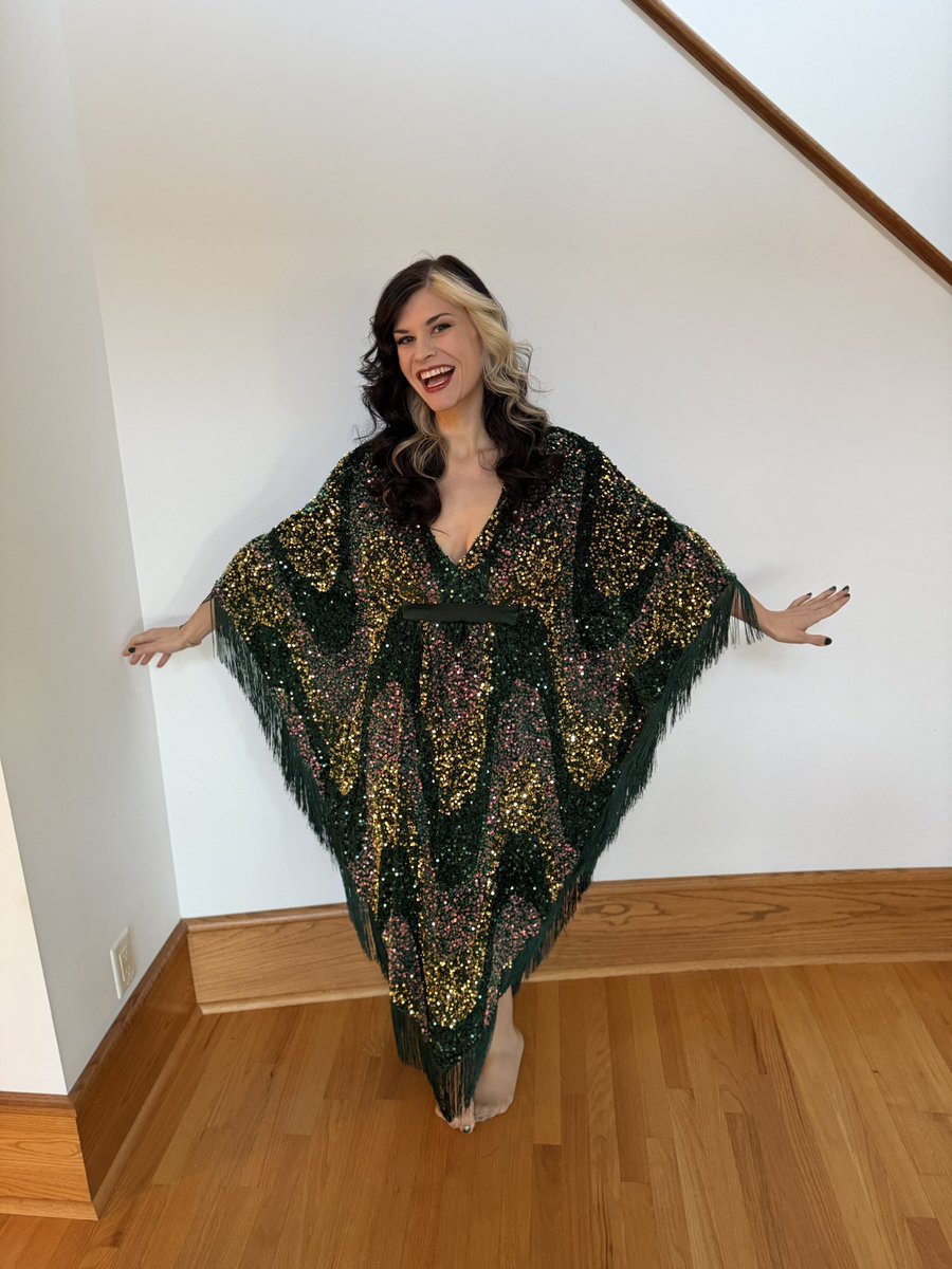 Morticia Addams 🔮 tweet media