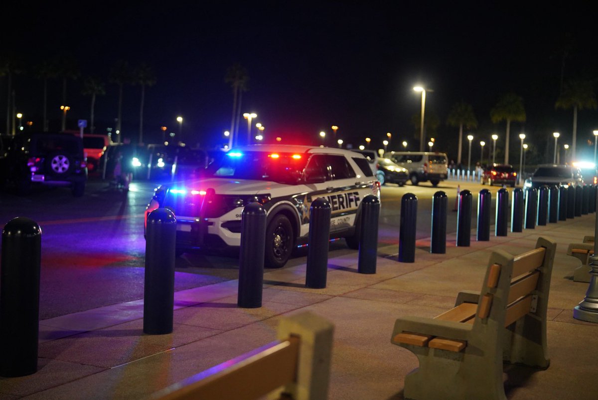 AtackerN's tweet image. ディズニー•ワールドはフロリダ州オレンジ郡保安局？が警備してました。
※撮影許可済み