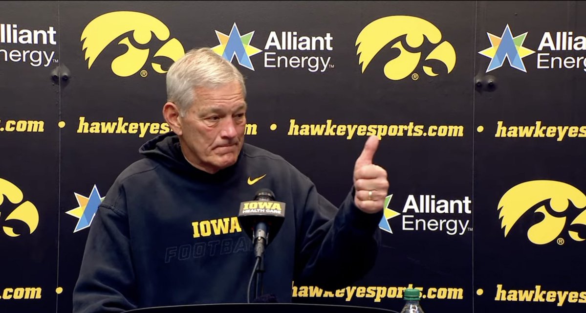 awfulannouncing's tweet image. Kirk Ferentz delivers surprise tribute to longtime Gazette columnist Michael Hlas dlvr.it/TPQfY9