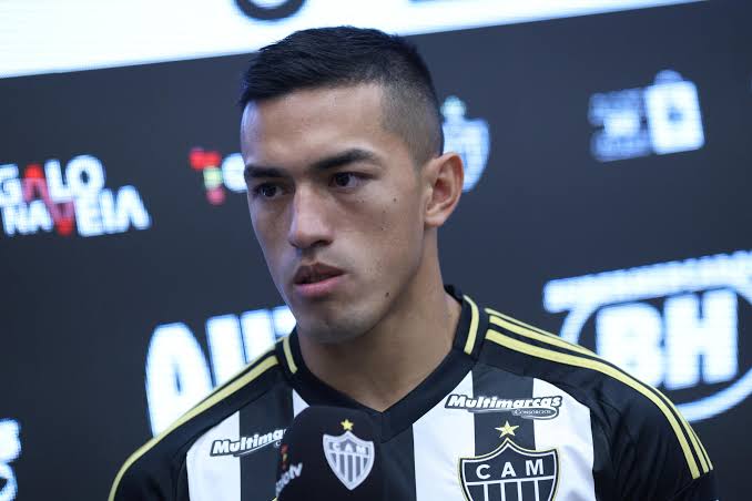 angelo_cao_'s tweet image. Esses dois jogadores viraram INIMIGOS DA MASSA, não podem mais vestir a camisa do Galo. Peitar a torcida q mais apoia seu clube? E outra, quem eles são, ganharam o que na carreira? Pedido de desculpas com texto de assessoria não vale. RUA! @Lyanco @tomascuello16 @Atletico #Galo