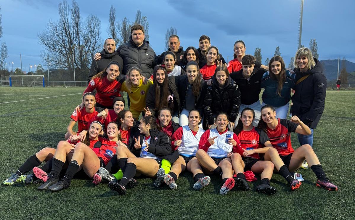⚽️ ¡Victoria del primer equipo gracias a un gol de Irene en el balón parado! 

👉🏽 Mulier FCN 1-0 CD Huarte 

¡Seguimos! 💪🏽💪🏽

❤️🖤 #SienteElOrigen