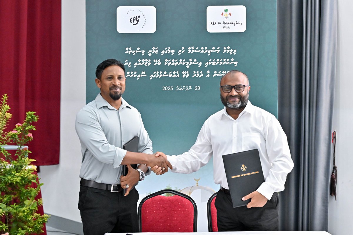 presidencymv's tweet photo. President Dr @MMuizzu meets with Villimalé residents to hear their concerns and highlight the Administration’s continued focus on improving public services and community development. https://t.co/8NRvwn3vL6