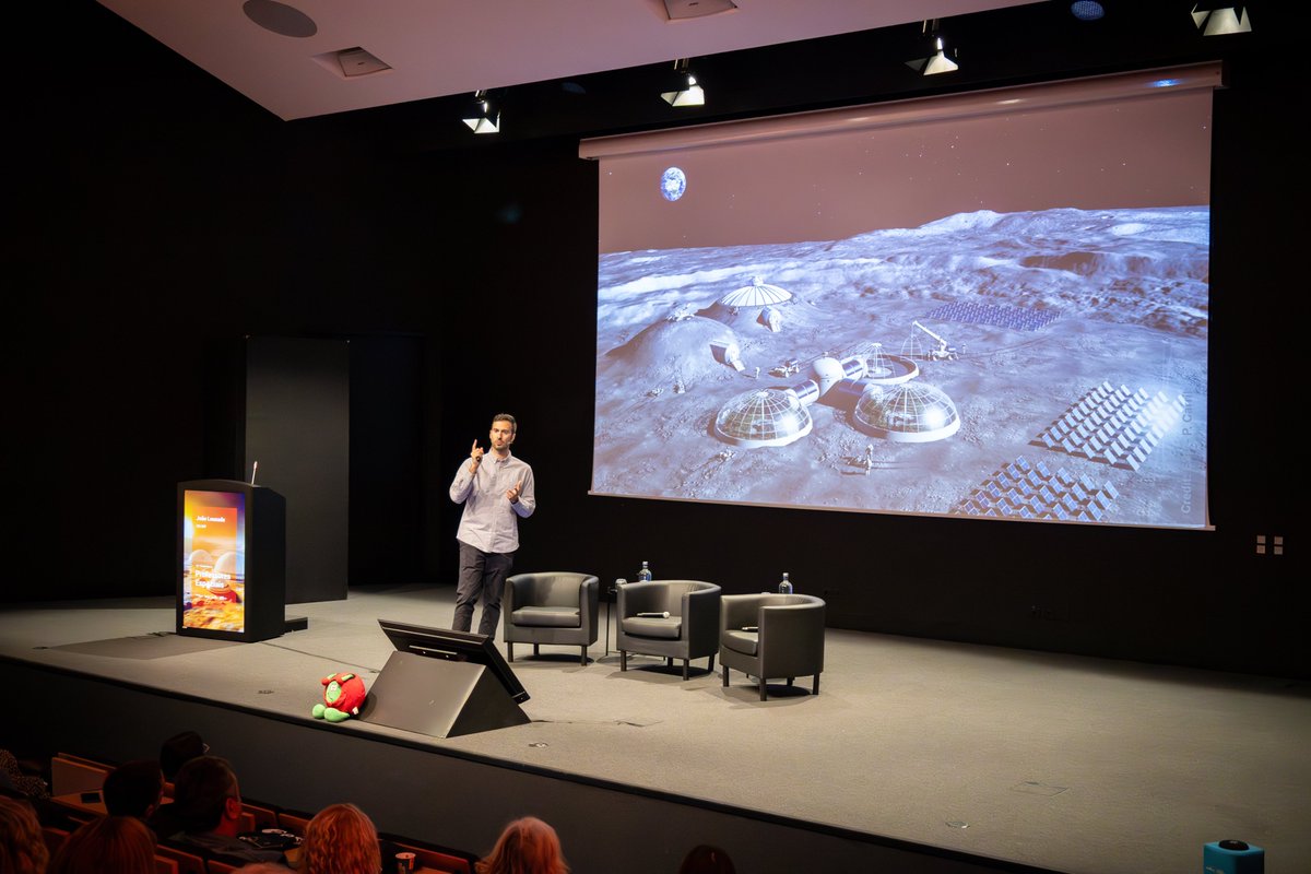 Honoured to give a keynote at this year’s Conferência de Professores EspAciais. 🚀

I spoke about ISS operations, analog missions and future space exploration.

Impressive teachers who go above and beyond for their students — you’re shaping tomorrow’s explorers. Thanks #ESERO !