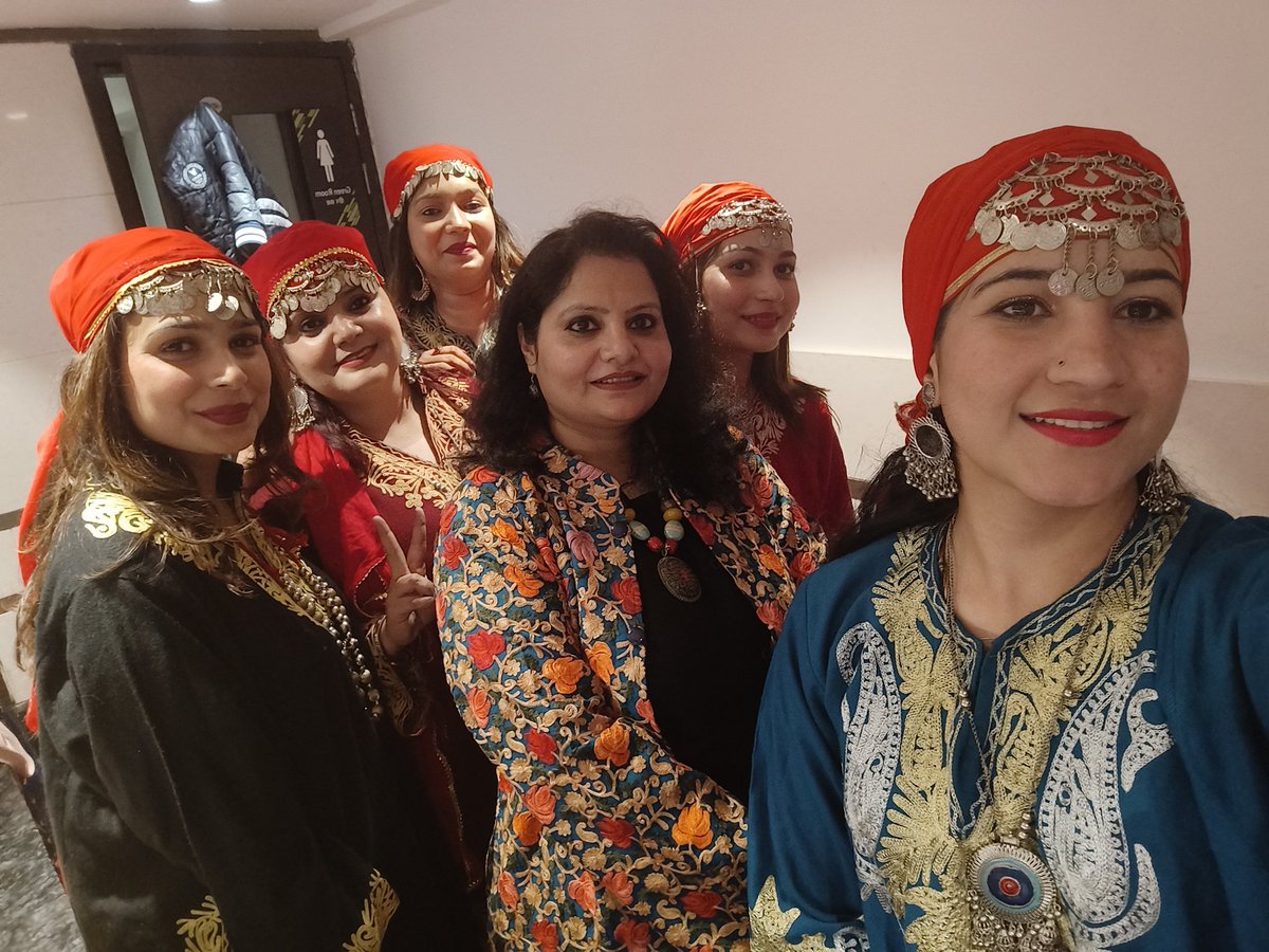 Dogransoul's tweet photo. Honoured to be part of the Jammu Kashmir Day celebration @BharatMandapam,  with @Jktpo_jk MD Sh. Sudershan Kumar ji, GM Sh. Dawood Wani ji &amp; FA, Sh. Imran Mehmood ji. Proud to represent the culture of J&amp;K.
#TradeFair2025 #JammuKashmir #DogranSoul #iitf https://t.co/7kcSMHsd3c