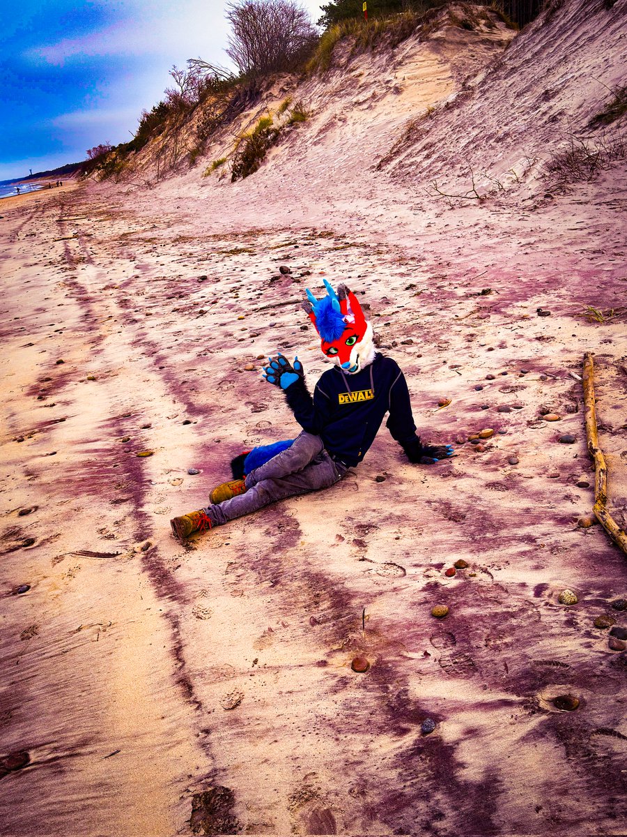 I was today with my bf on the "violet beach" in Mielno, and surprised, almost all violet, silicate minerals gone but i repaired it "a bit" xD