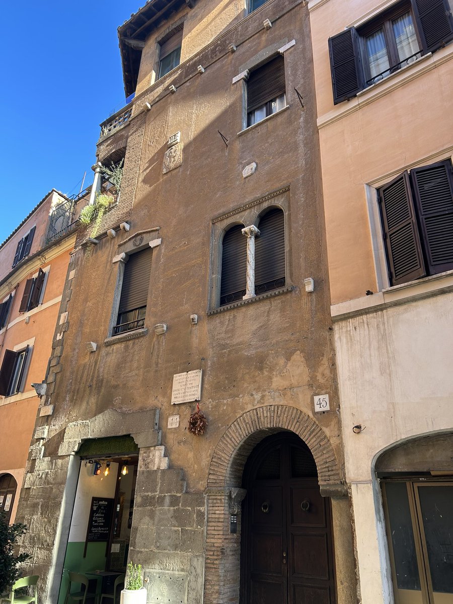 Passejar per qualsevol lloc d’Itàlia sempre és un plaer. Tots els racons respiren història, bellesa i art. Quin gust!
<a href="/sempre_mariner/">vent blau 〰️</a>