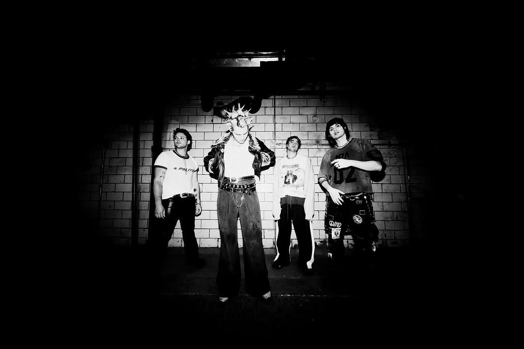 5SOSDigest's tweet image. “Start Over” by 5SOS has officially surpassed 1 MILLION streams in Spotify!

With 1,156,939 total streams, #StartOver gained over 192 K in a single day 🌟 Congratulations @5SOS!