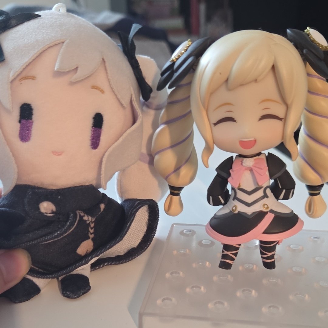 inheritskill's tweet image. i have to finish my stupid fucking exam today so im having elise fire emblem support me on the sidelines