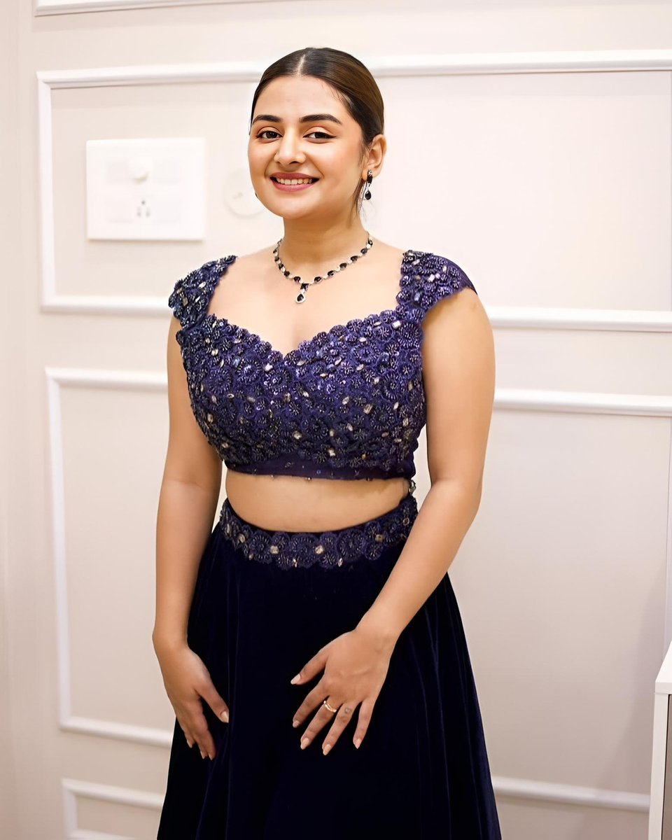 VisualDrops_'s tweet image. Actress Esther Anil latest photoshoot pic 💜

#VisualDrops #actress #estheranil #photoshoot