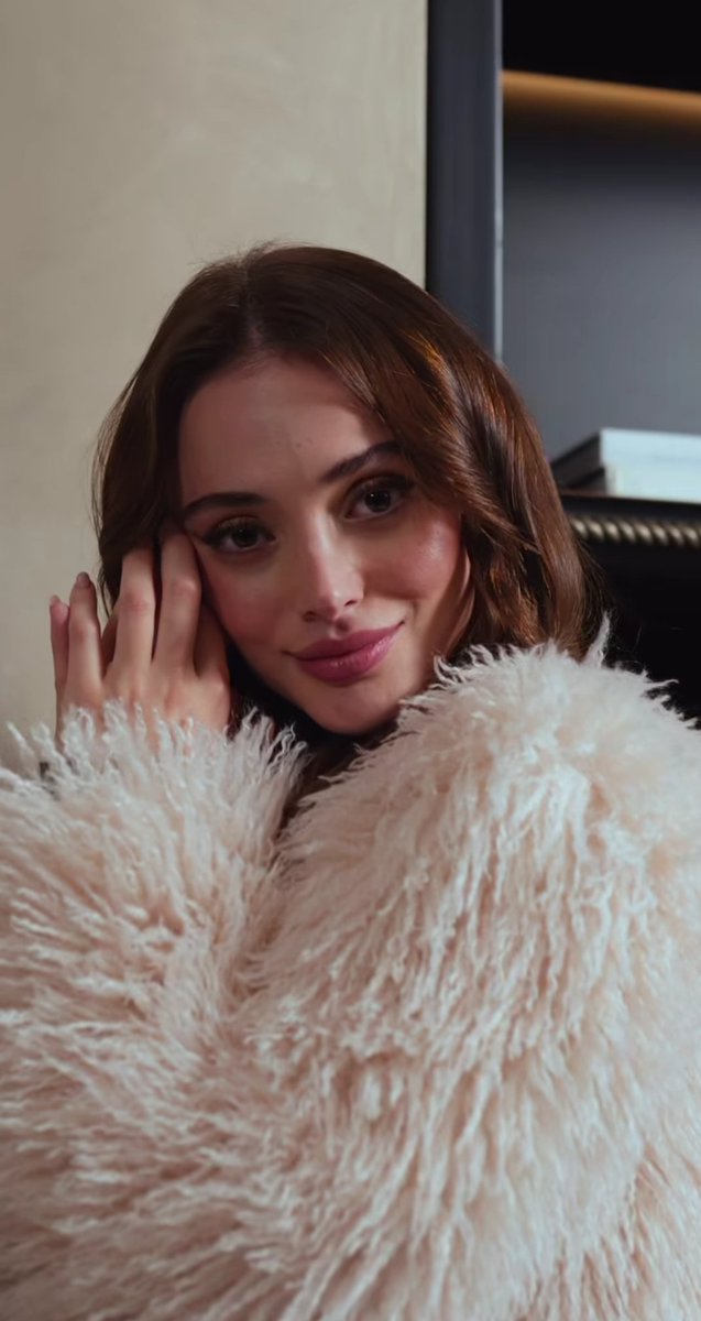 arsgdgk's tweet image. Senin de böyle bir güzelliğin var mı? Tabii ki HAYIRRRRRR 😩🪐 

#RabiaSoytürk  . @rsoyyturk