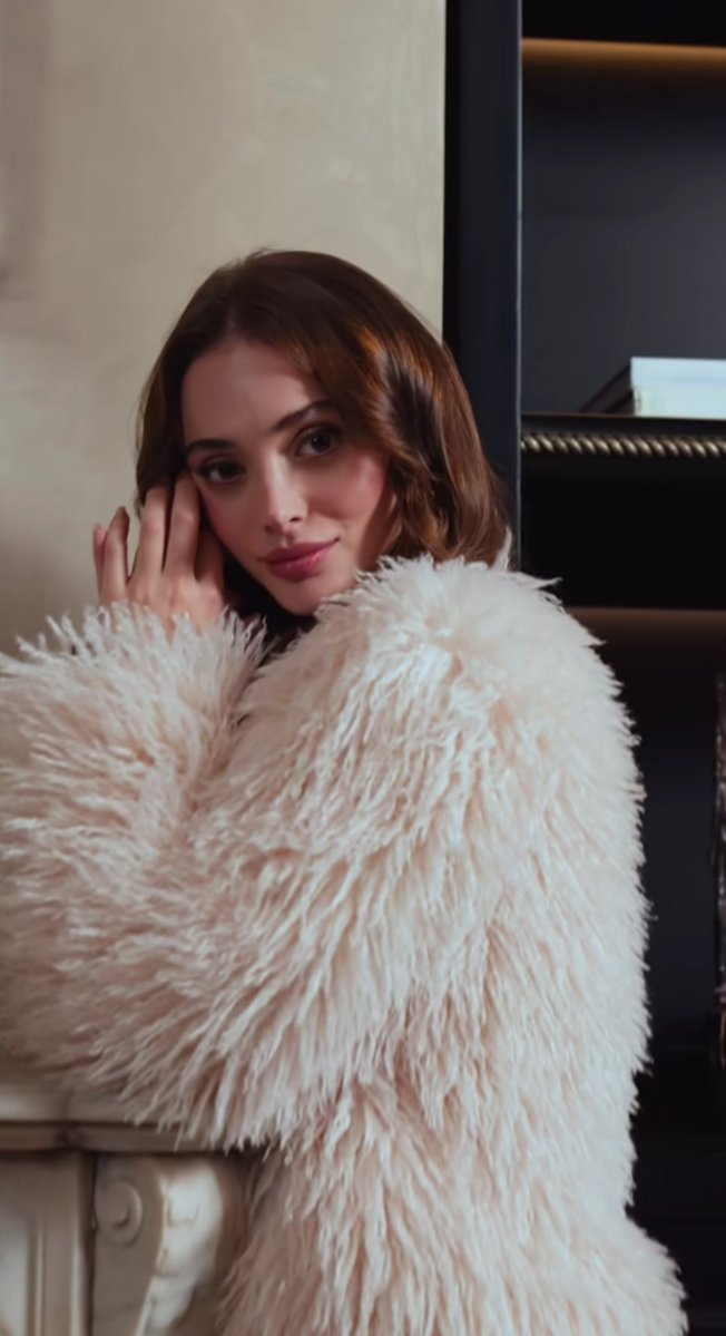 arsgdgk's tweet image. Senin de böyle bir güzelliğin var mı? Tabii ki HAYIRRRRRR 😩🪐 

#RabiaSoytürk  . @rsoyyturk