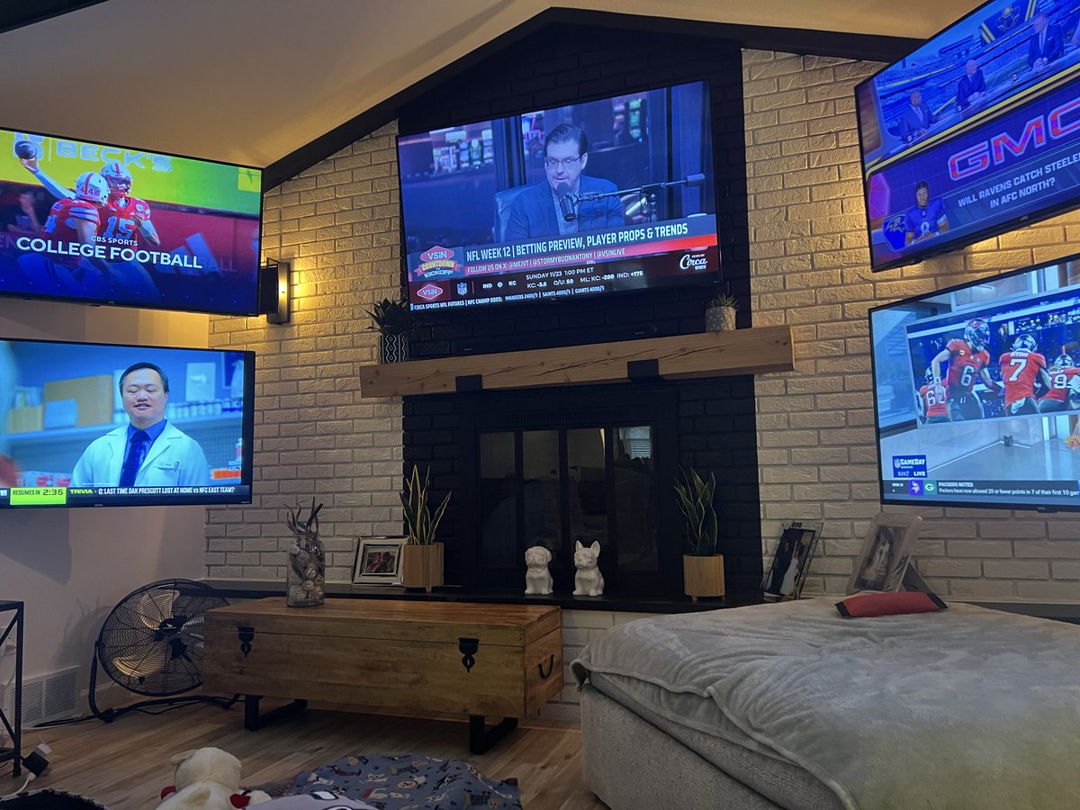 acerman01's tweet photo. @meJVT  VSIN JVT and Stormy make the main screen https://t.co/9cDOdICnED