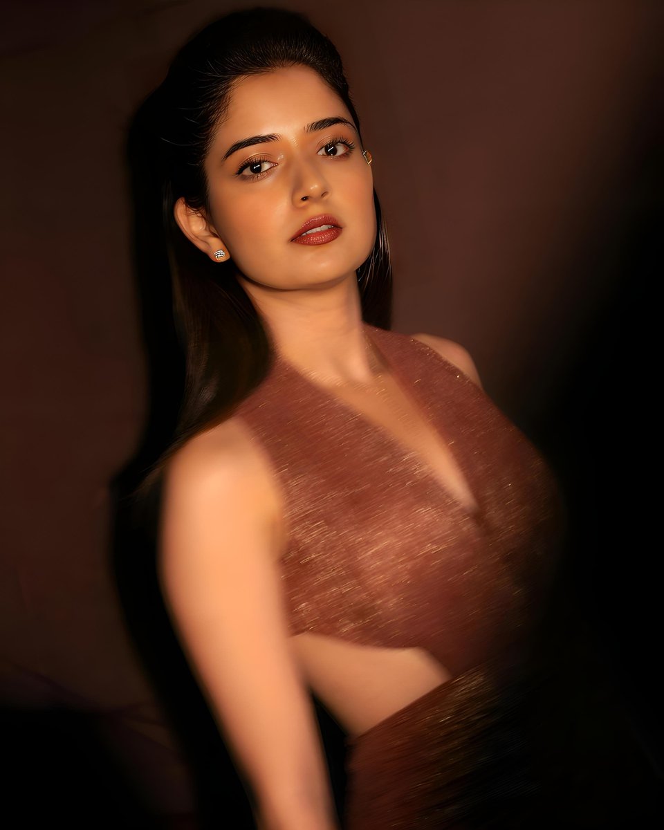 VisualDrops_'s tweet image. Actress Ashika Ranganath latest photoshoot pic 🤎

#VisualDrops #actress #ashika @AshikaRanganath #AshikaRanganath #photoshoot