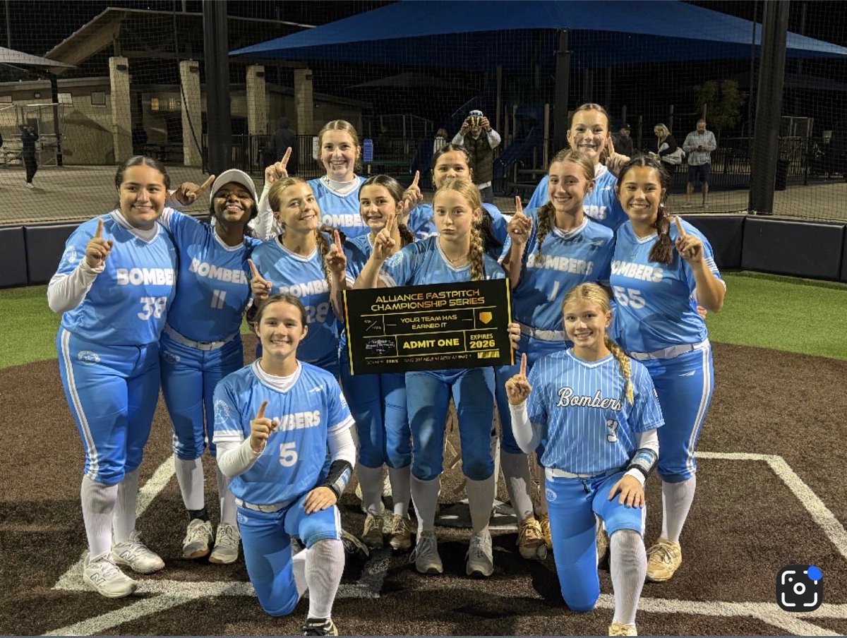 HartnettKe80062's tweet photo. My teammates and I overall had a good weekend going 3-1 and punching our ticket to Indy!!

#teamCSA #weoverme #uncommitted #standardsoverfeelings #bluebloods #bombernation @HartnettKe80062 @bombercoach @bombers_fp @csa_athletes @PHSLadyOSB @PearlandHSsport https://t.co/1GCSwO39X7