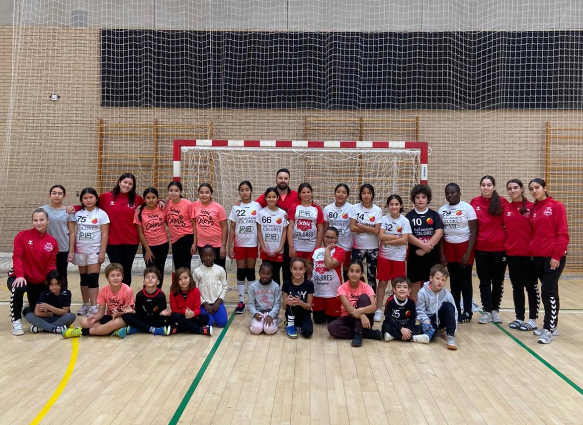 cbmcolores's tweet image. Hoy domingo comenzaron las jornadas de formación de entrenadores en nuestro club. Los equipos implicados fueron iniciación y benjamín mixto, alevín masculino y femenino. Estas formaciones serán constantes durante la temporada e irán dirigidas a diferentes grupos