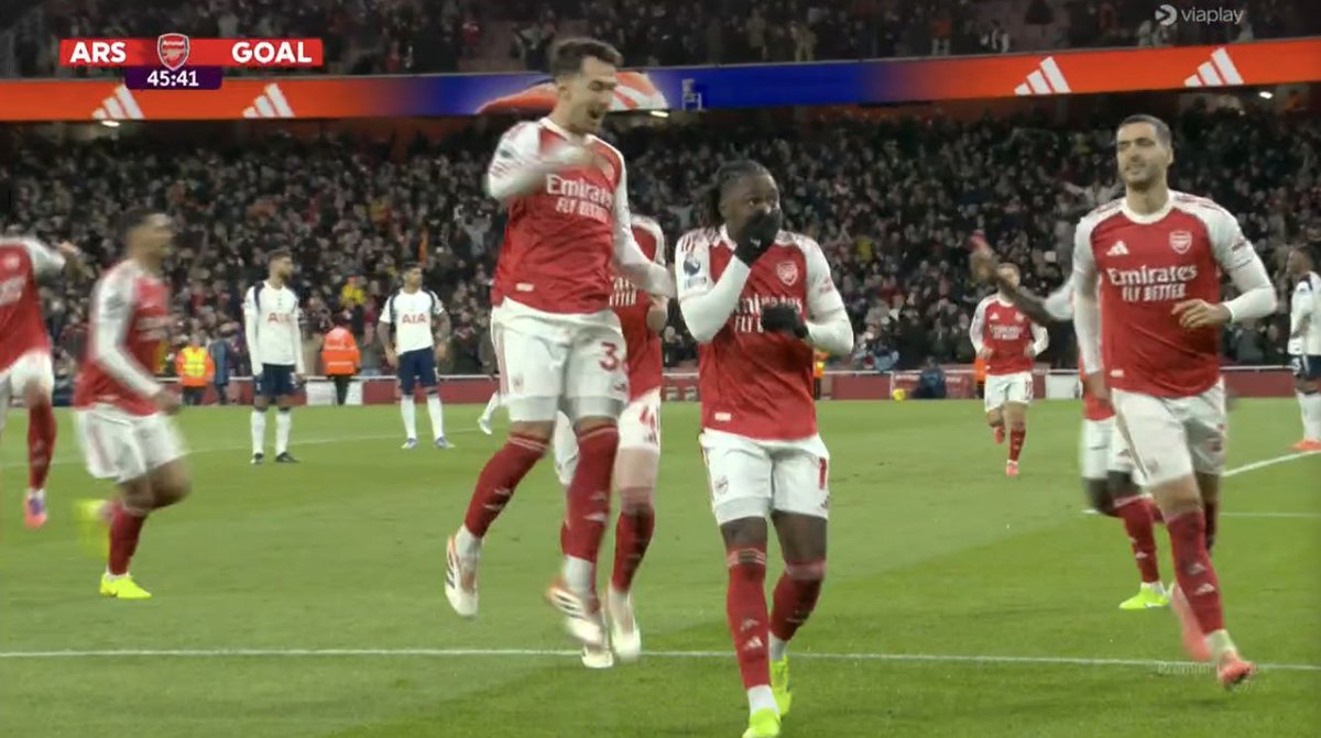 TouchlineX's tweet image. 3-0 Arsenal.

GOOOOOOOOAAAAAAAALLLL EZE AGAIN !!!!!!!!!!!!!!!!!!!!!!!!!!!!!!!!!! EZE !!!!!!!!!!!!!!!!!!!!!!!!!!!!!!!!!!!!!!!! THIS GUY IS NOT NORMAL !!!!!!!!!!!!!!!!!!!!!!!!!!!!!!!!!!!!!!!