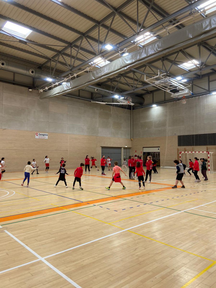 cbmcolores's tweet image. Hoy domingo comenzaron las jornadas de formación de entrenadores en nuestro club. Los equipos implicados fueron iniciación y benjamín mixto, alevín masculino y femenino. Estas formaciones serán constantes durante la temporada e irán dirigidas a diferentes grupos