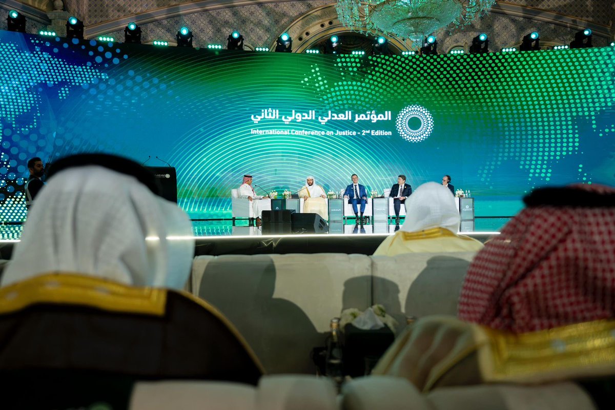 تحت رعاية سمو ولي العهد -حفظه الله- يشهد معالي د. خالد اليوسف انطلاقة المؤتمر العدلي الدولي الثاني بالرياض

#خبر_الرياض 

شهد معالي رئيس ديوان المظالم رئيس مجلس القضاء الإداري د. خالد بن محمد اليوسف، اليوم الأحد 23 نوفمبر 2025م، حفل افتتاح المؤتمر العدلي الدولي الثاني، والذي