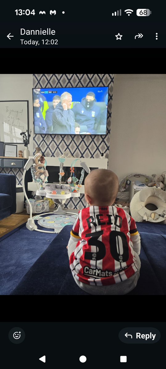 blades2270's tweet photo. My 7 mth old Nephew Reid watching @SheffieldUnited 
#sufc https://t.co/MN8RcG9Zug