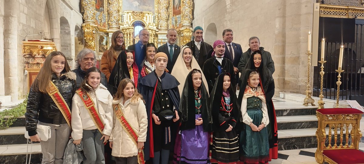 Hoy hemos estado presentes en el 35° Aniversario de <a href="/AbuelasGamonal/">@AbuelasDeGamonal</a> (<a href="/BUBILLO79/">Diego Gutiérrez</a>) y en el 57° de <a href="/justodelrio_/">Danzas Burgalesas Justo del Río</a> y el 25° de la Asoc. Caput Castellae.