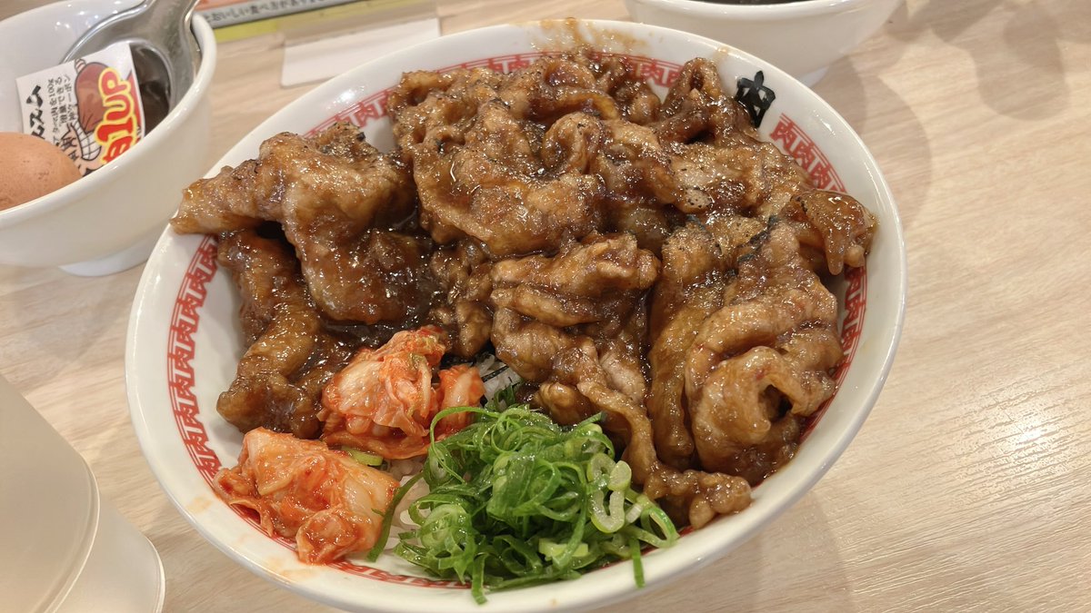 Demetori_COS's tweet image. 秋葉原に久しぶりに行くと無性にこの肉汁麺ススムの丼とかラーメンを食べたくなる🍜🍚