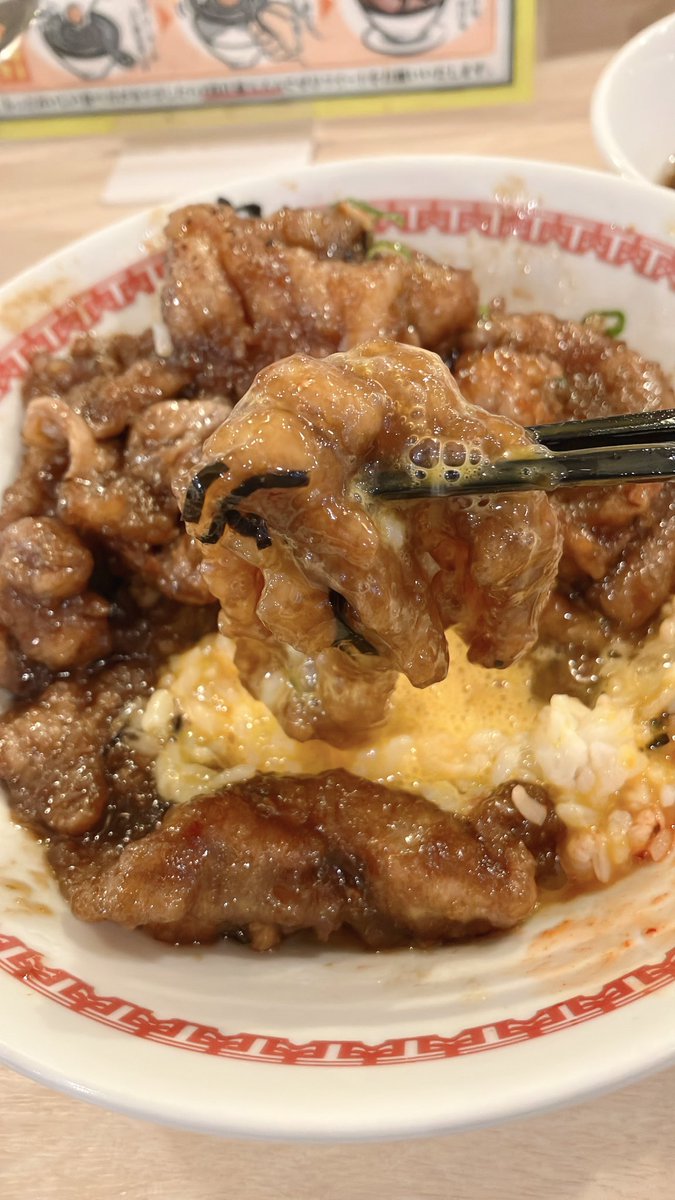 Demetori_COS's tweet image. 秋葉原に久しぶりに行くと無性にこの肉汁麺ススムの丼とかラーメンを食べたくなる🍜🍚