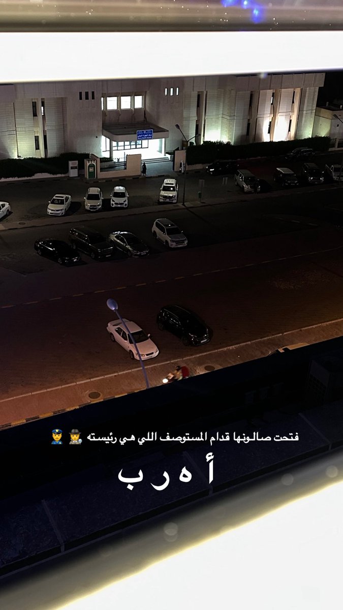 Salshammarey's tweet photo. أطالب بـخدمة توصيل بعد الإفتتاح الرسمي ان شاءالله ..
الجهراويه حطو بعارين بالشـارع 🤣 https://t.co/4JvpUuvVAA