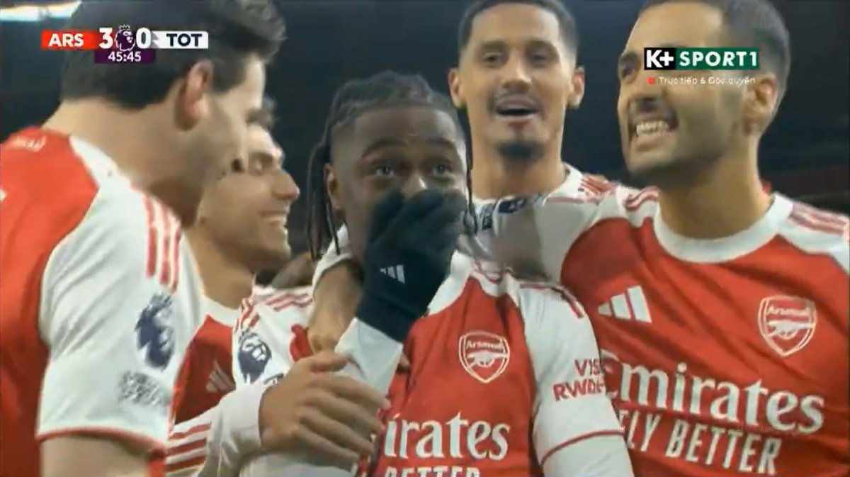 ArsenalZNE's tweet photo. Eze laughing at Spurs again 😂🫵 https://t.co/PENlL8Ired