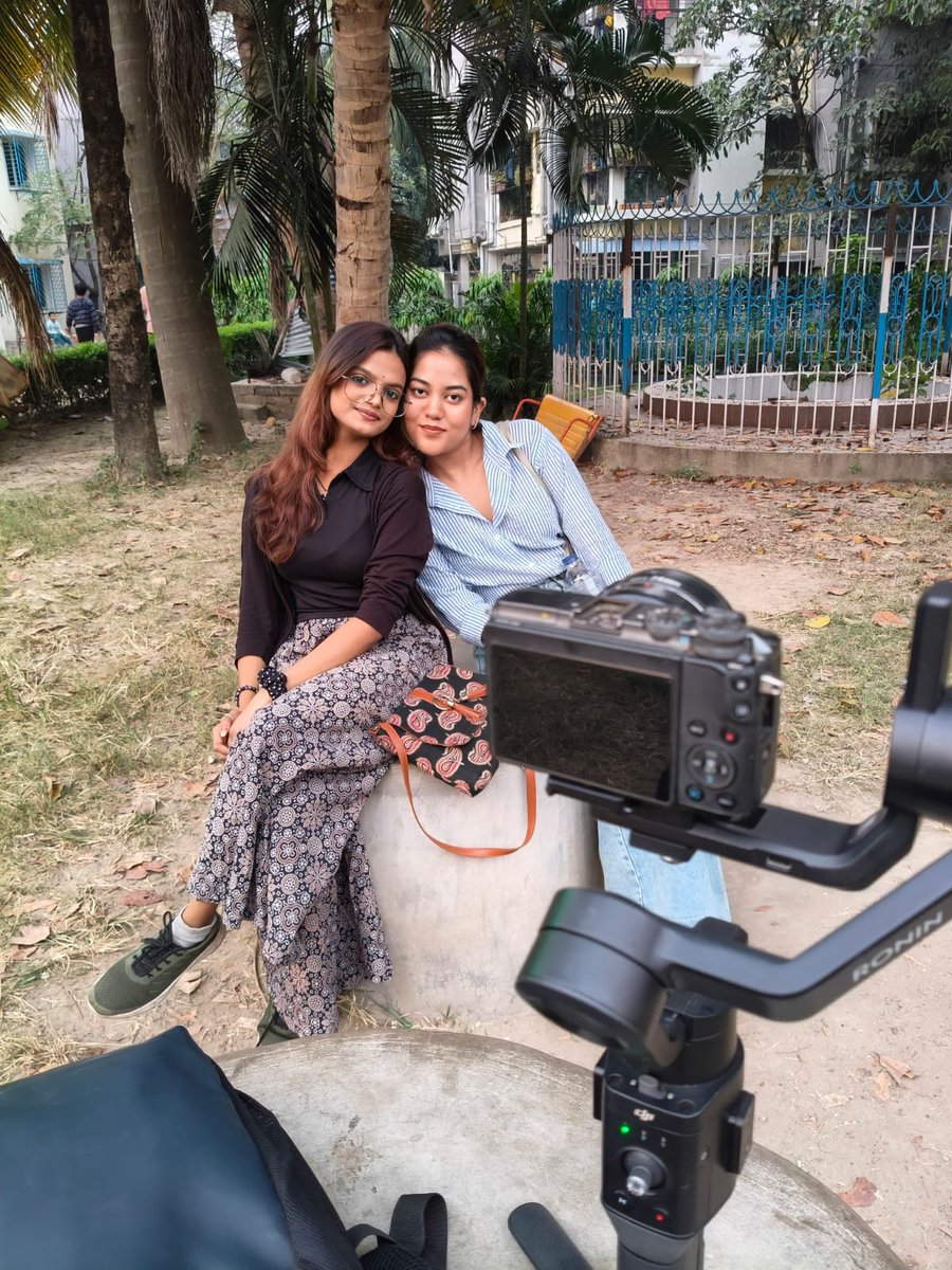 Sumanta3105's tweet photo. Day 1 Shooting..🎥

"দেব তুমি আমার হিরো" Coming This December 🥰

#DevTumiAmarHero #BanglaShortFilm #BanglaNatok #ThisDecember https://t.co/Mj4ZXrNiHc