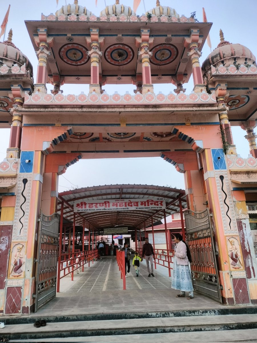 ogale_04's tweet photo. राजस्थान के भीलवाड़ा में स्थित हरणी महादेव मंदिर, भगवान शिव को समर्पित एक अद्भुत तीर्थस्थल है! मंदिर का पहाड़ी स्थान मनमोहक दृश्य प्रस्तुत करता है, जो इसे एक अद्भुत अनुभव बनाता है।
#harharmahadevॐ #mahadev https://t.co/86KzNRLefC