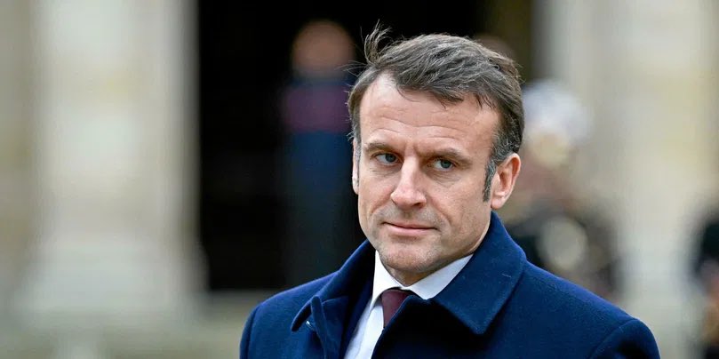 LBleuBlancRouge's tweet image. À l’heure où vous lisez ce tweet, 

il reste 532 jours, 1 heure et 25 minutes avant le départ de Macron de l’Élysée.. 

Patience et courage les amis ! 🙄✊🏻