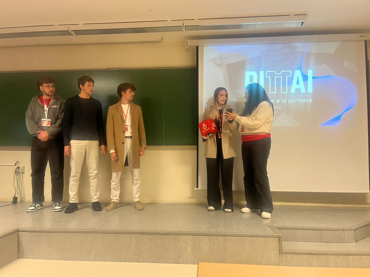 Startup Weekend SVQ tweet media