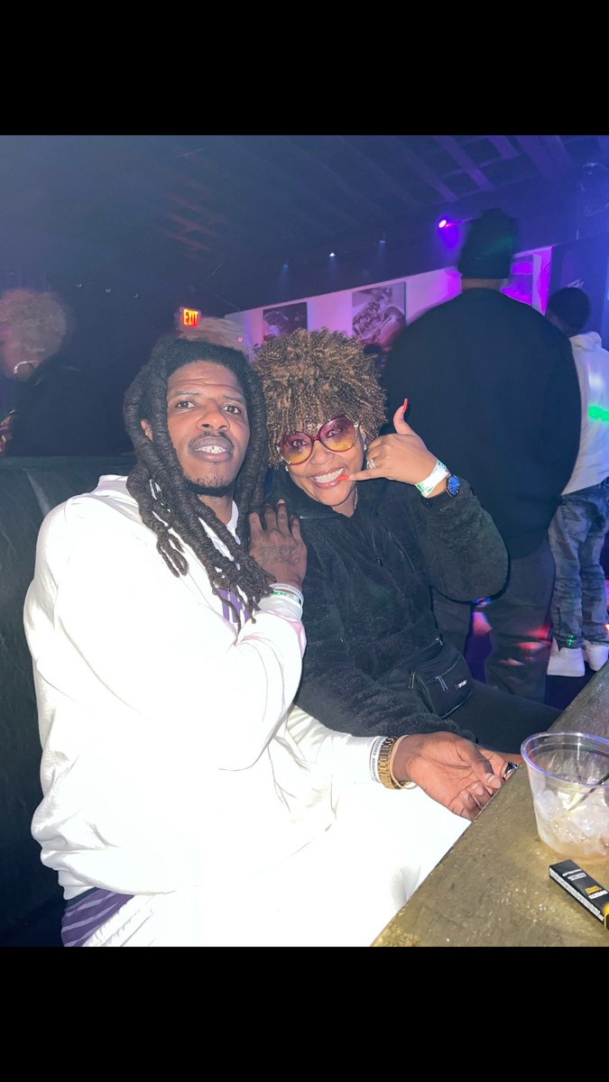 BigSenc's tweet image. Just wanted to brag on my Lovely, Praying, God Fearing Mother. 💚🥰 Thanks for never giving up on me even when I don’t listen at times. Always there when I need you most. Never missed a sports game, doctor visit, or any of my sick days. I Love You 😘