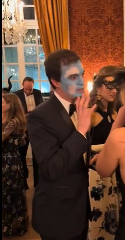 Reine_Margot2's tweet image. Inspiré du bal surréaliste Rothschild de 1972. 👹