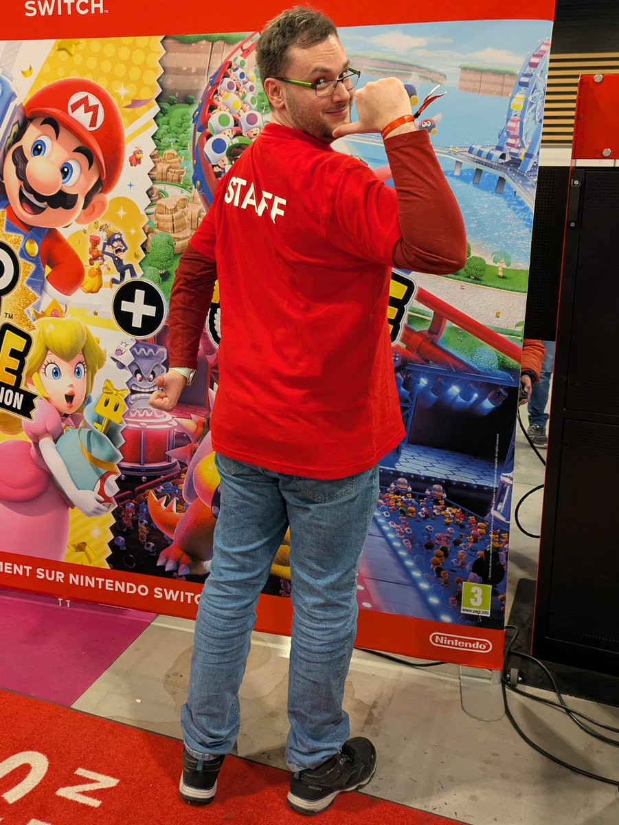 Petit flex du week-end : le t-shirt Nintendo Staff 🙂