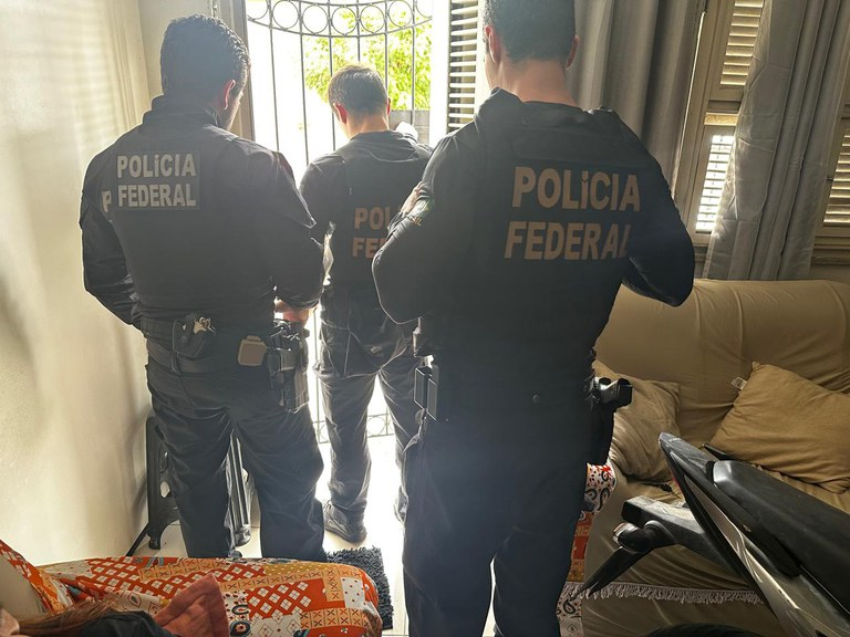 eistrabismos's tweet photo. o que pode acontecer com a busca e apreensão do ed: com o celular dele, serão encontrados alunos que foram beneficiados com o vazamento, esses acabarão com a prova completamente anulada, tipo 2011
CASO o vazamento tenha tomado proporções grandes, existe chance do ENEM ser anulado https://t.co/Toor20H5Rm